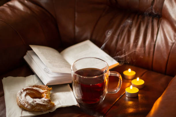 Avondritueel met thee en boek
